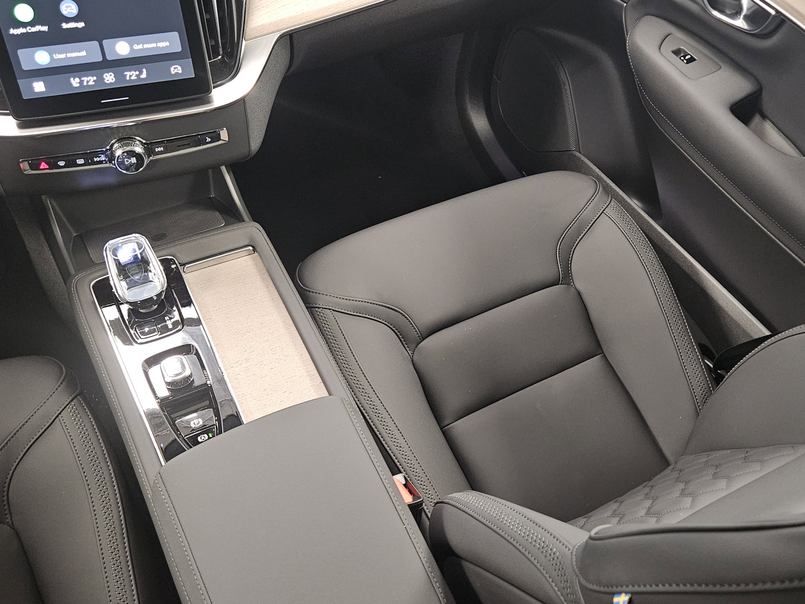 New 2026 Volvo XC90 T8 Plus w/ Protection Package Premier AWD/4WD image 16