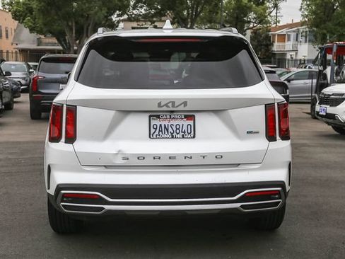 Certified 2022 Kia Sorento S image 9