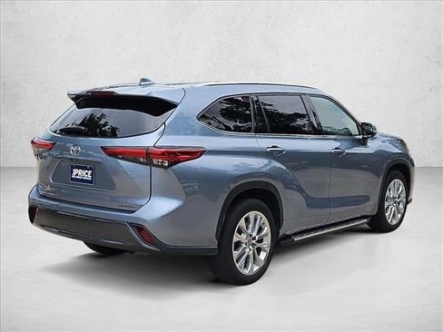 Used 2022 Toyota Highlander Limited FWD image 5