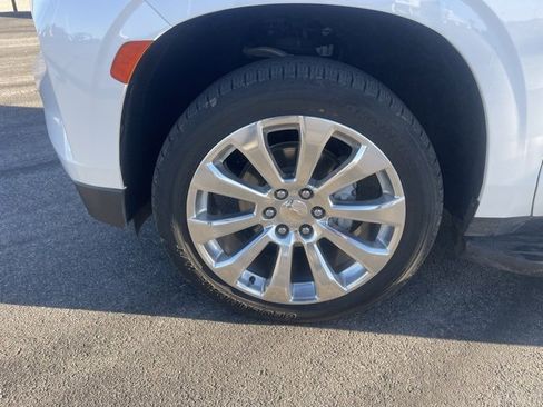 Used 2024 Chevrolet Suburban Premier image 10