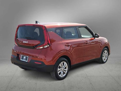 Used 2022 Kia Soul LX image 8