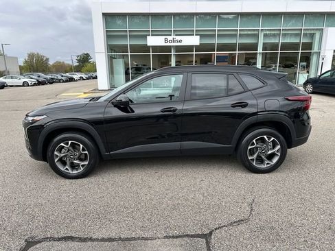 Used 2024 Chevrolet Trax LT w/ Driver Confidence Package FWD image 4
