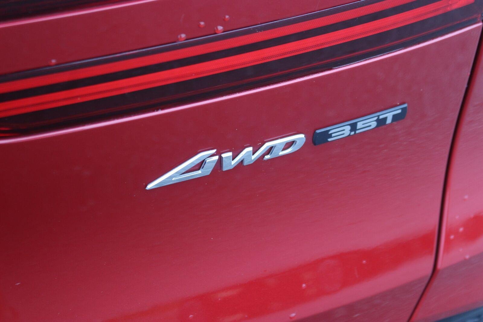Used 2024 Genesis GV70 3.5T Sport w/ Sport Advanced Package AWD/4WD image 10