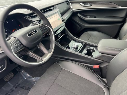 New 2026 Jeep Grand Cherokee Altitude image 8