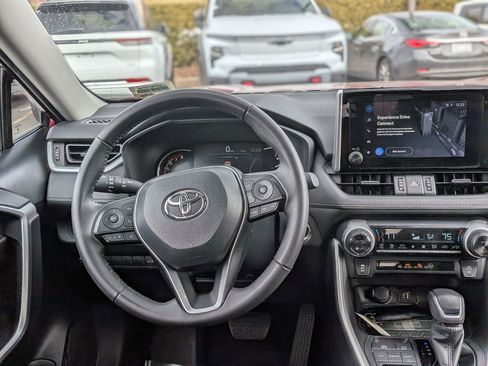 Used 2023 Toyota RAV4 XLE Premium image 18