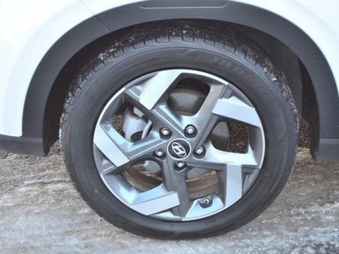 Used 2024 Hyundai Venue SEL image 13