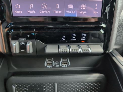 New 2026 RAM 1500 Laramie AWD/4WD image 22