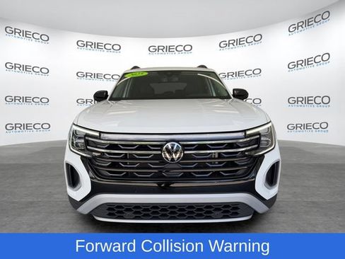 Used 2025 Volkswagen Atlas Peak Edition SE AWD/4WD image 2
