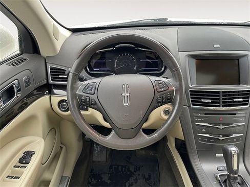 Used 2013 Lincoln MKT AWD image 12