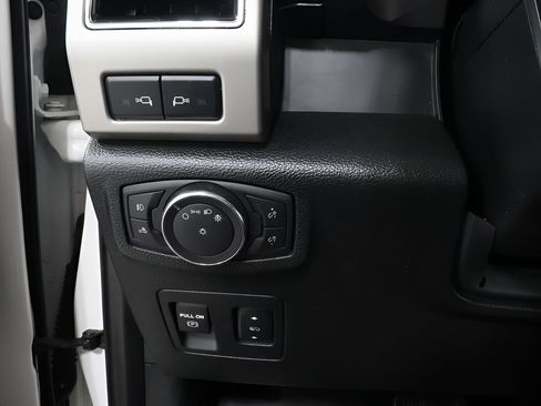 Used 2020 Ford F150 Lariat w/ Equipment Group 502A Luxury AWD/4WD image 17