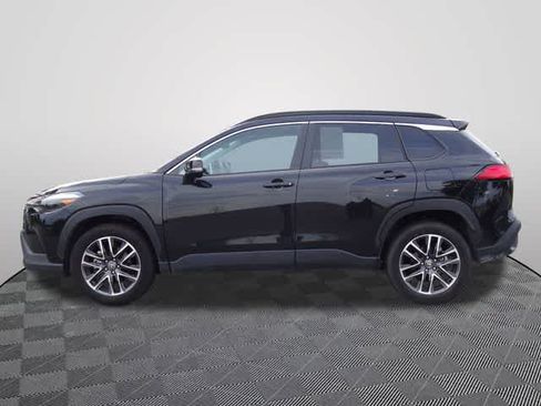 Used 2026 Toyota Corolla Cross XLE FWD image 2