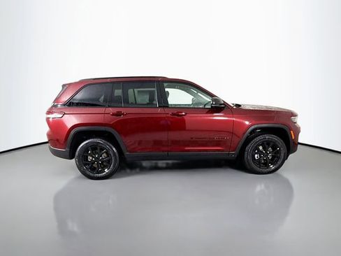 New 2025 Jeep Grand Cherokee Laredo image 7