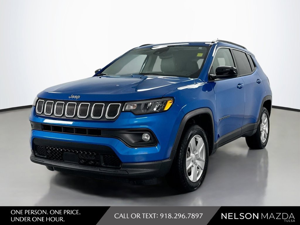 Used 2022 Jeep Compass Latitude w/ Sun and Sound Group AWD/4WD image 1