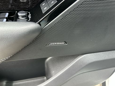 Used 2021 Land Rover Range Rover Velar R-Dynamic S image 11