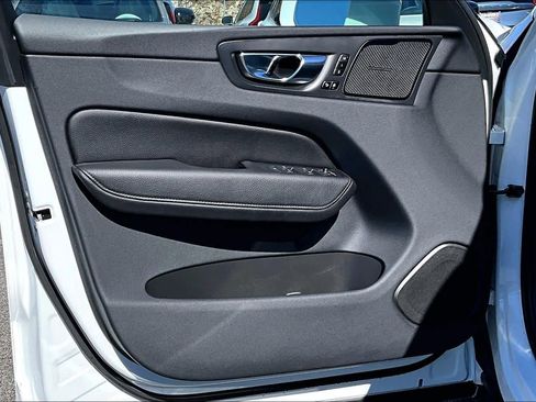 Used 2022 Volvo XC60 B5 Momentum w/ Climate Package image 20