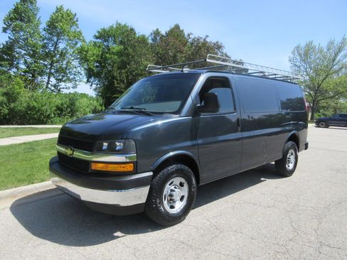 Used 2020 Chevrolet Express 2500 w/ Driver Convenience Package RWD image 3