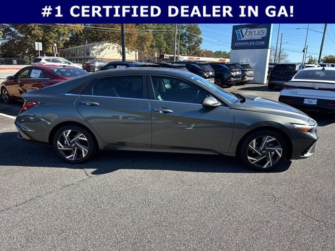Certified 2025 Hyundai Elantra Limited image 8