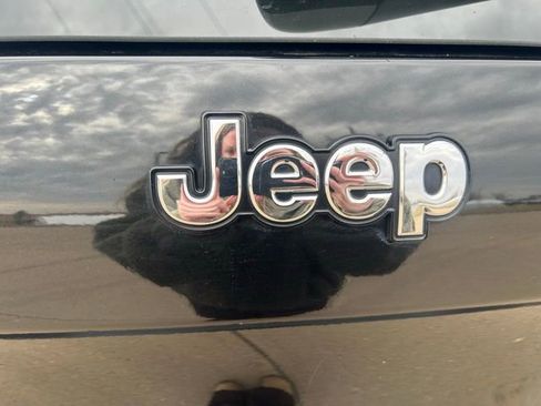 Used 2016 Jeep Cherokee Sport image 30
