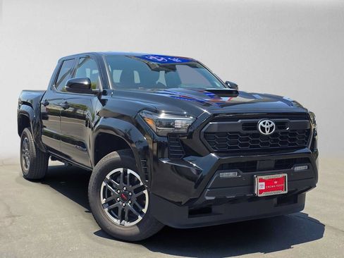 Used 2025 Toyota Tacoma TRD Sport w/ TRD Sport Upgrade Package AWD/4WD image 1
