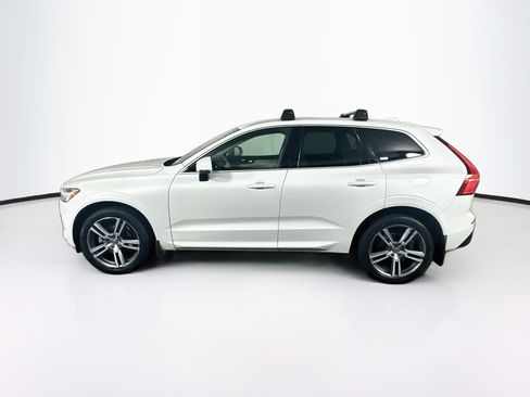 Used 2021 Volvo XC60 T5 Momentum w/ Climate Package FWD image 4