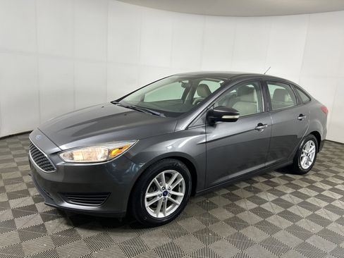 Used 2017 Ford Focus SE FWD image 1