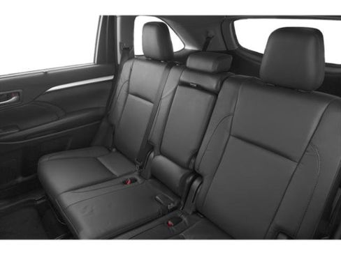 Used 2019 Toyota Highlander XLE AWD/4WD image 14