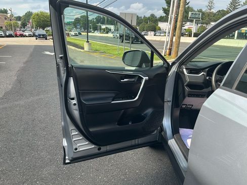 Used 2022 Toyota RAV4 XLE w/ Convenience Package AWD/4WD image 20