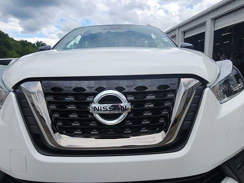 Used 2020 Nissan Kicks SR FWD image 11