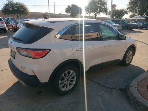 Used 2020 Ford Escape SE image 5