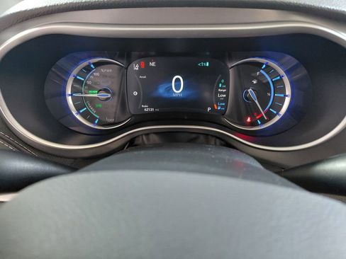 Certified 2023 Chrysler Pacifica Touring-L FWD image 20