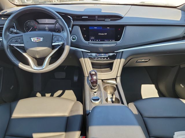 Certified 2025 Cadillac XT6 Luxury AWD/4WD image 18