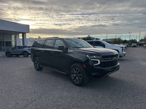 Used 2022 Chevrolet Suburban Z71 w/ Luxury Package image 3