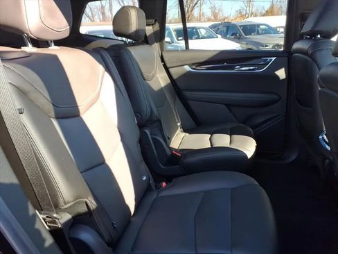 Used 2021 Cadillac XT6 Premium Luxury image 16