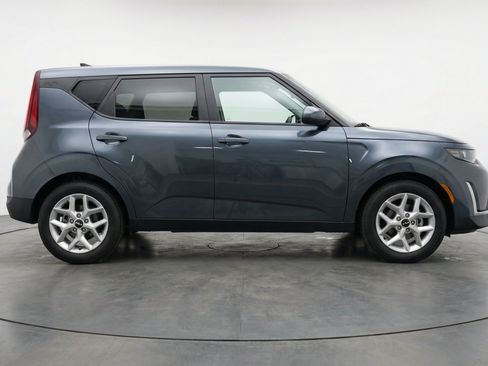 Used 2025 Kia Soul LX w/ LX Technology Package FWD image 11