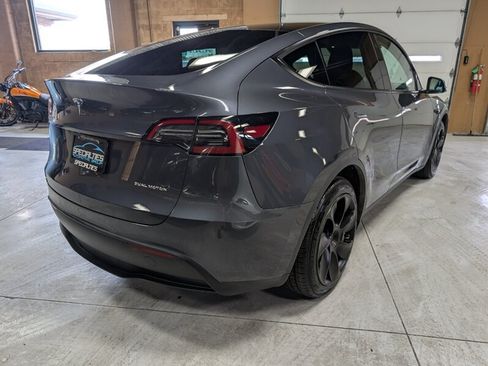 Used 2021 Tesla Model Y Long Range AWD/4WD image 10