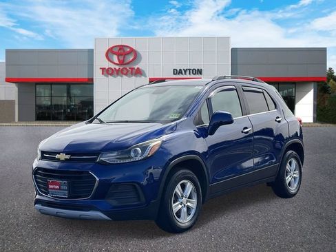 Used 2017 Chevrolet Trax LT w/ LT Convenience Package AWD/4WD image 2
