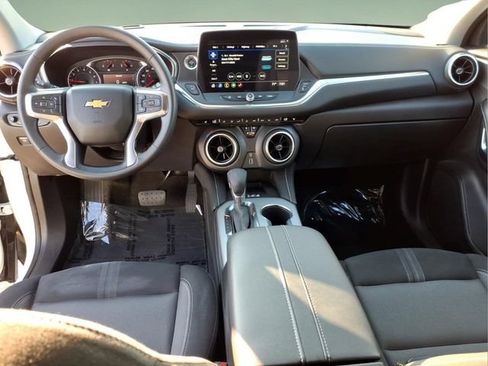 Used 2024 Chevrolet Blazer LT w/ Convenience Package FWD image 13