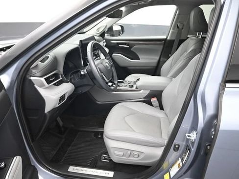 Used 2023 Toyota Highlander Limited AWD/4WD image 9