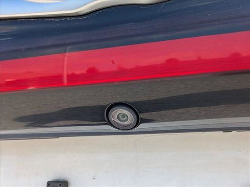 Used 2022 Chrysler Pacifica Touring-L FWD image 18