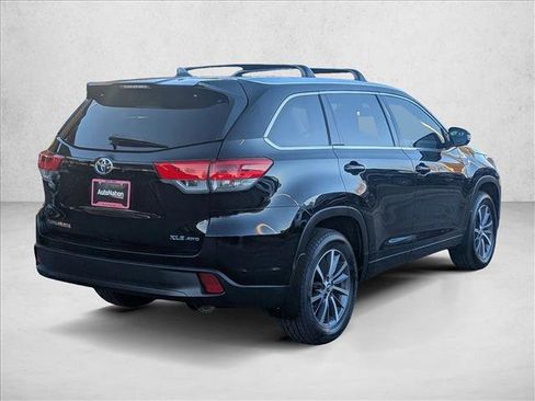 Used 2017 Toyota Highlander XLE image 5