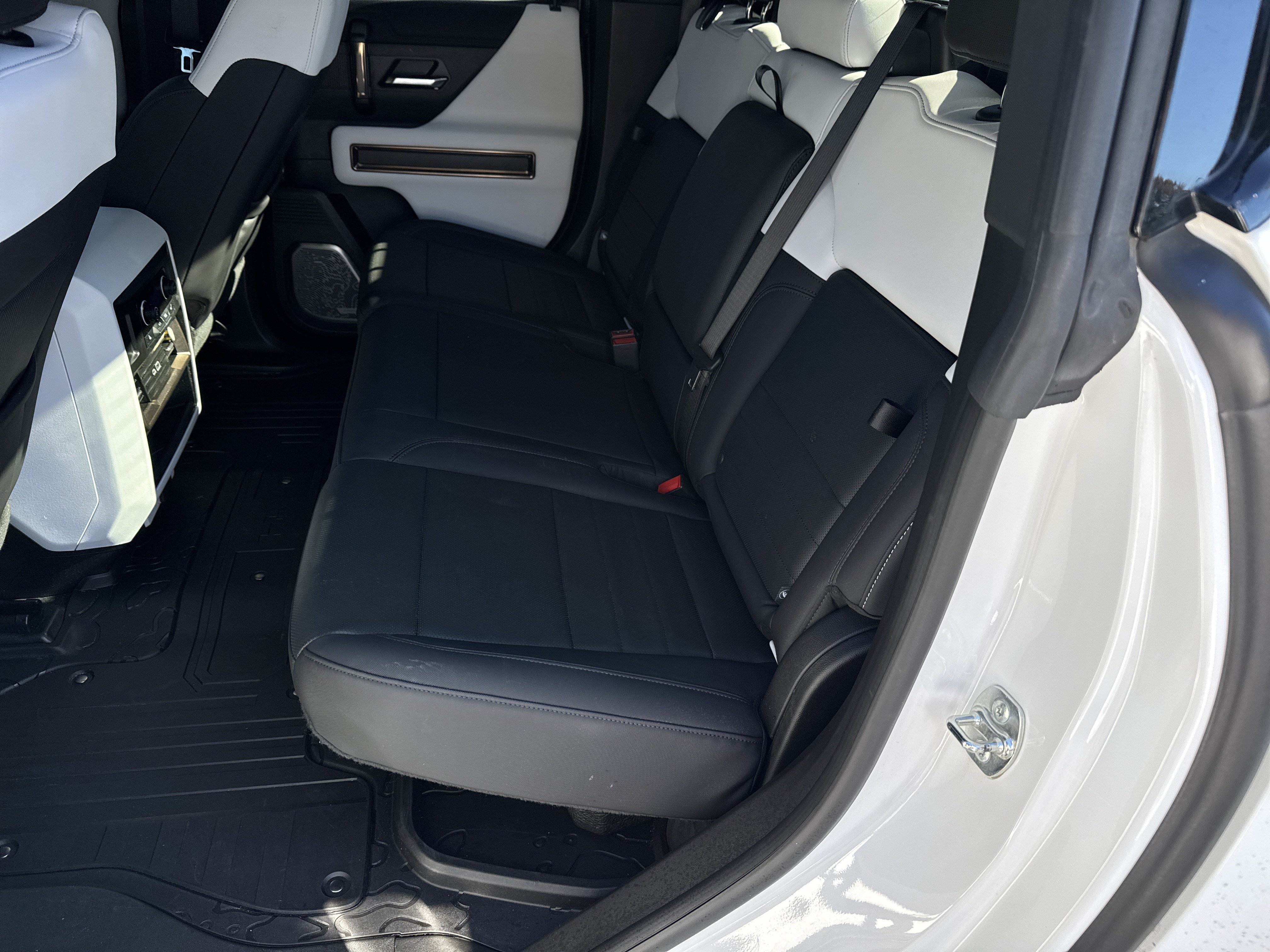 Used 2025 GMC Hummer EV 3X w/ LPO, Sport Package AWD/4WD image 18