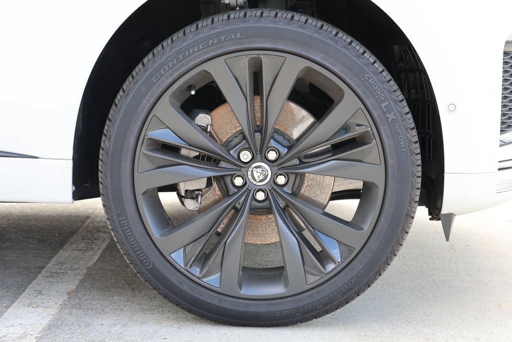 Certified 2026 Jaguar F-PACE R-Dynamic S AWD/4WD image 7