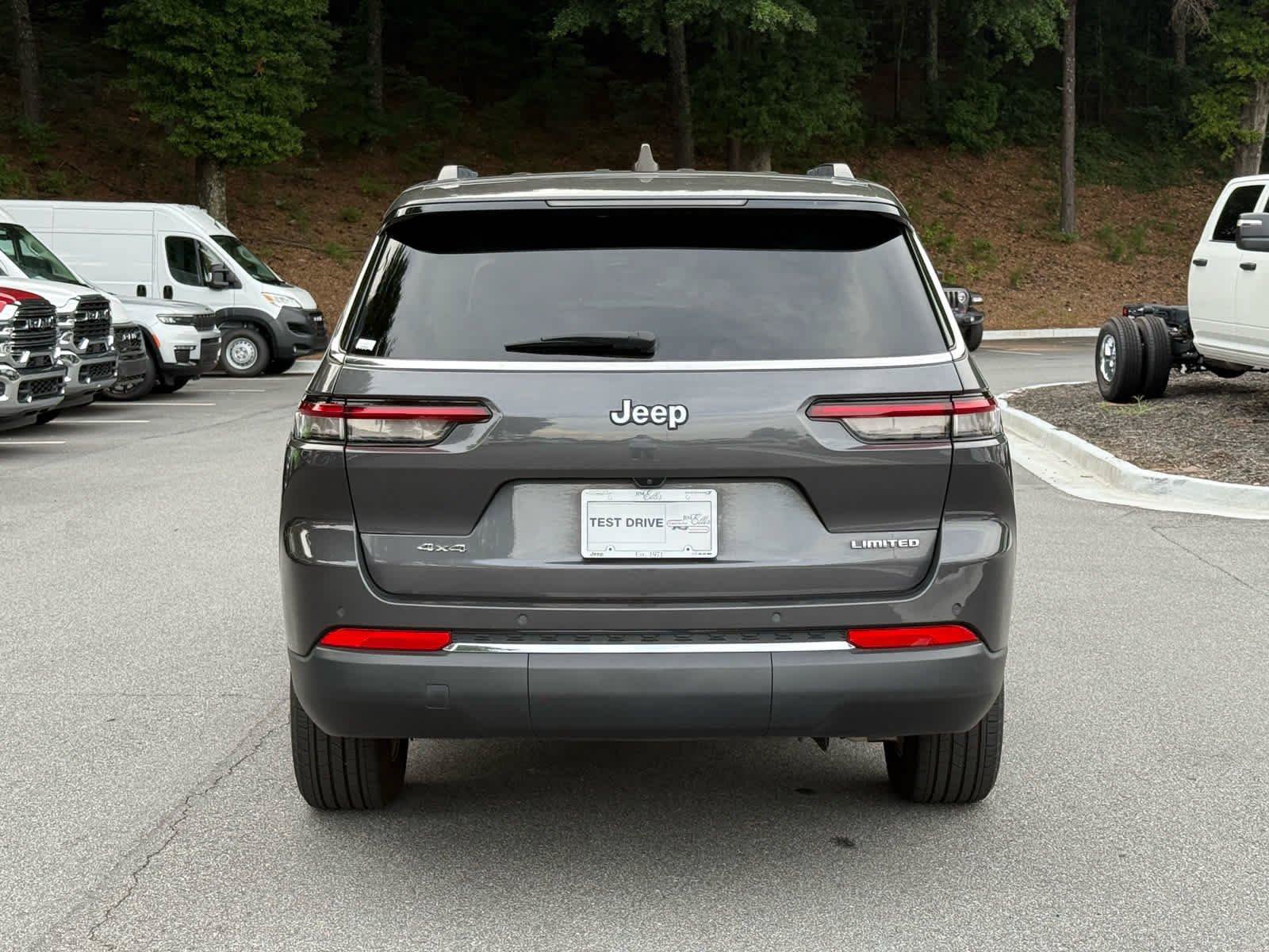Used 2023 Jeep Grand Cherokee L Limited AWD/4WD image 4