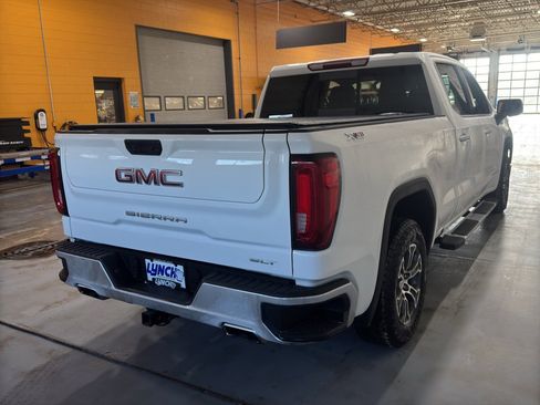 Used 2022 GMC Sierra 1500 SLT w/ SLT Convenience Package image 5