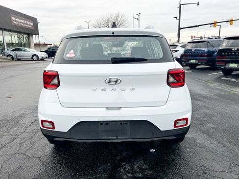 Certified 2022 Hyundai Venue SEL image 7