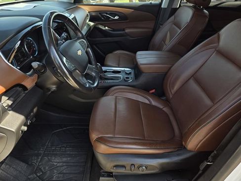 Used 2018 Chevrolet Traverse High Country AWD/4WD image 32