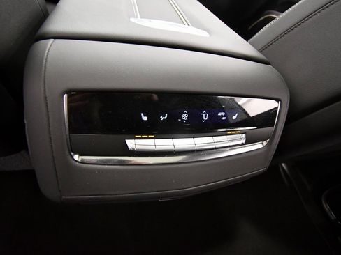 Used 2024 Cadillac Escalade Premium Luxury w/ Performance Package image 18