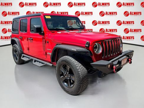 Used 2020 Jeep Wrangler Unlimited Sahara AWD/4WD image 3