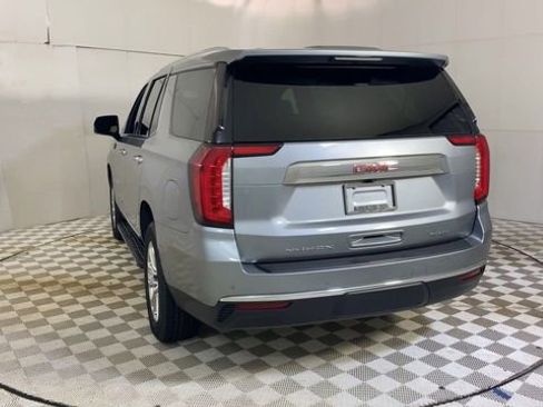 Used 2023 GMC Yukon SLT w/ SLT Luxury Package AWD/4WD image 7