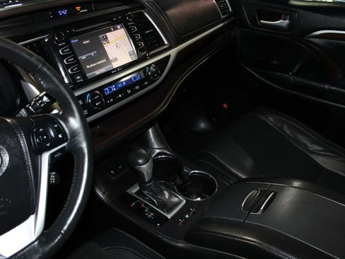 Used 2015 Toyota Highlander Limited Platinum FWD image 14